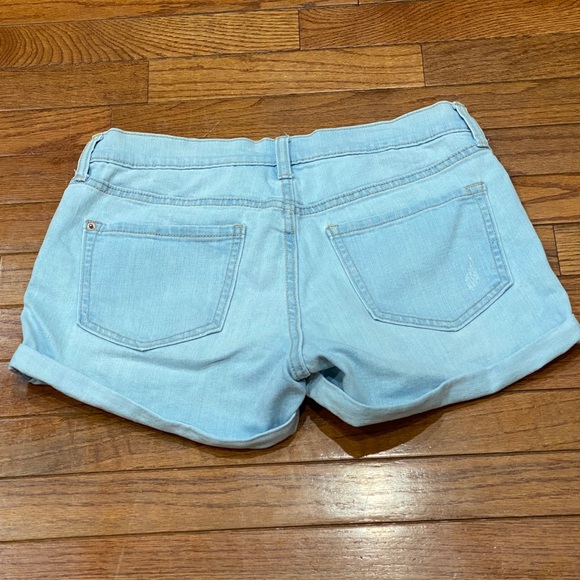 Old Navy light blue denim boyfriend roll cuffed shorts - Picture 3 of 6